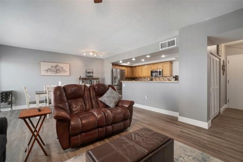 Condo in Tampa, Florida, 2 bedrooms  № 1639891 - photo 12
