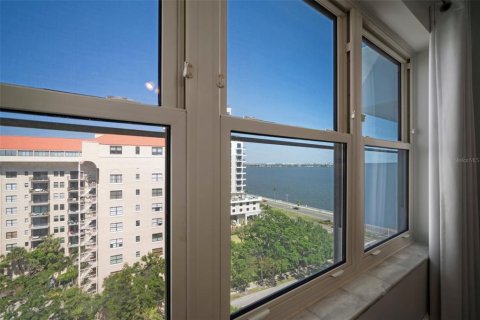 Condo in Tampa, Florida, 2 bedrooms  № 1639891 - photo 27