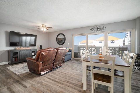 Condo in Tampa, Florida, 2 bedrooms  № 1639891 - photo 10