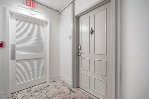 Condo in Tampa, Florida, 2 bedrooms  № 1639891 - photo 9