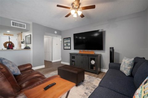 Condo in Tampa, Florida, 2 bedrooms  № 1639891 - photo 21