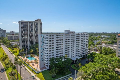 Condo in Tampa, Florida, 2 bedrooms  № 1639891 - photo 1