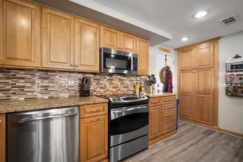 Condo in Tampa, Florida, 2 bedrooms  № 1639891 - photo 18