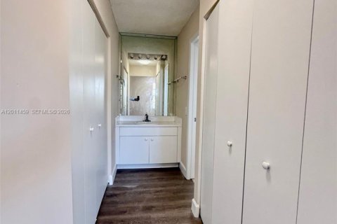 Copropriété à louer à Hialeah, Floride: 2 chambres, 84.91 m2 № 2075211 - photo 13
