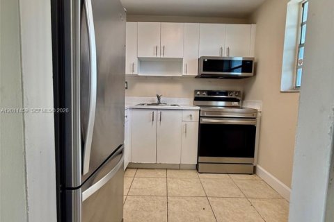 Copropriété à louer à Hialeah, Floride: 2 chambres, 84.91 m2 № 2075211 - photo 8