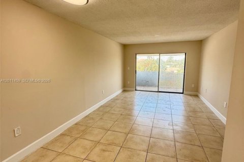 Copropriété à louer à Hialeah, Floride: 2 chambres, 84.91 m2 № 2075211 - photo 4