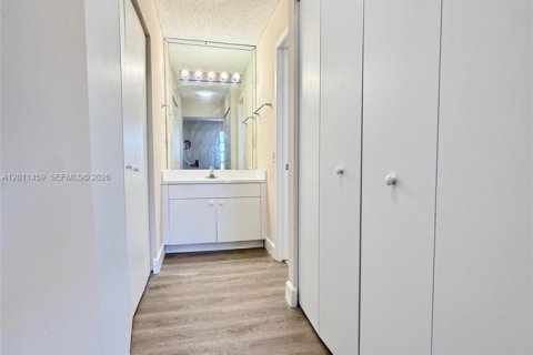 Copropriété à louer à Hialeah, Floride: 2 chambres, 84.91 m2 № 2075211 - photo 16