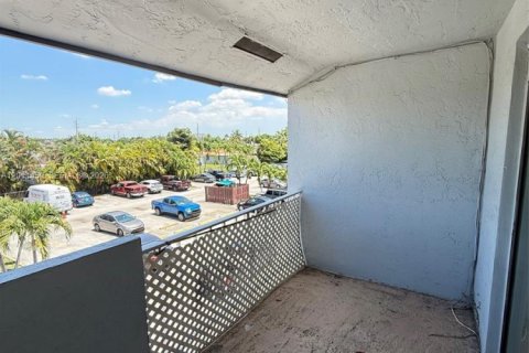 Copropriété à louer à Hialeah, Floride: 2 chambres, 84.91 m2 № 2075211 - photo 6