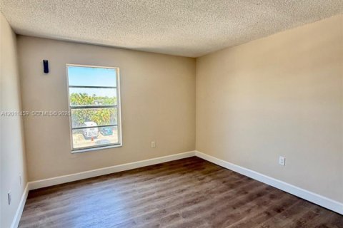 Copropriété à louer à Hialeah, Floride: 2 chambres, 84.91 m2 № 2075211 - photo 12