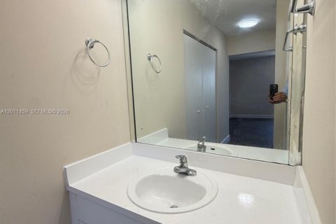 Copropriété à louer à Hialeah, Floride: 2 chambres, 84.91 m2 № 2075211 - photo 15