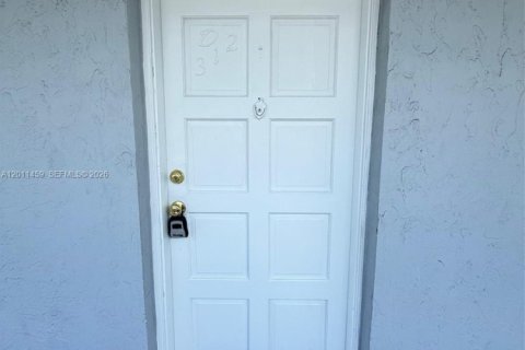 Copropriété à louer à Hialeah, Floride: 2 chambres, 84.91 m2 № 2075211 - photo 3