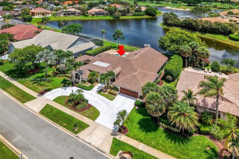 House in Boca Raton, Florida 4 bedrooms, 312.71 sq.m. № 1783720 - photo 1