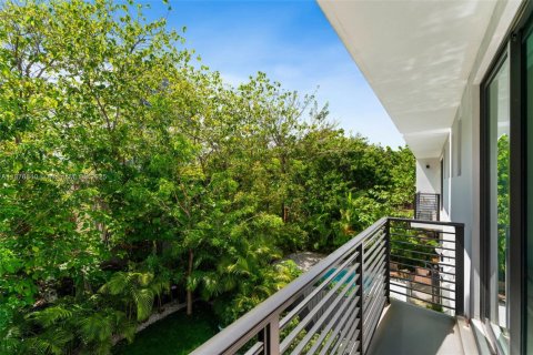 Propiedad comercial en venta en Miami, Florida, 432.92 m2 № 1922948 - foto 28