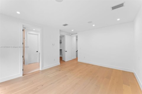 Propiedad comercial en venta en Miami, Florida, 432.92 m2 № 1922948 - foto 15