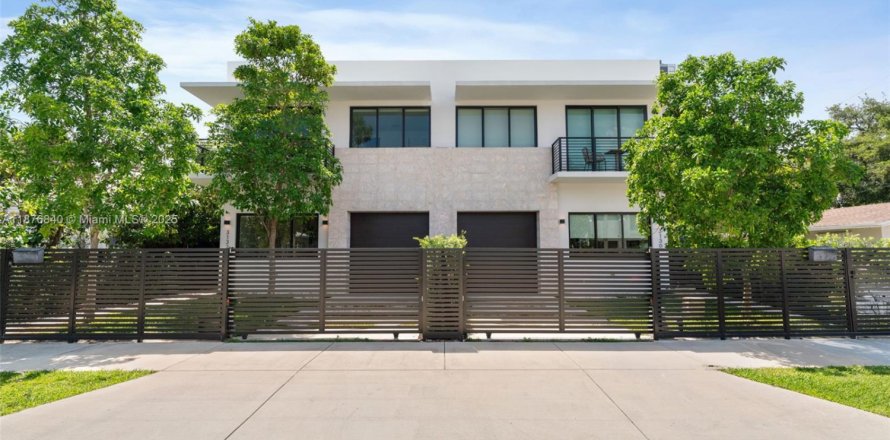 Propiedad comercial en Miami, Florida 432.92 m2 № 1922948