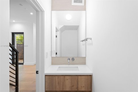 Propiedad comercial en venta en Miami, Florida, 432.92 m2 № 1922948 - foto 11