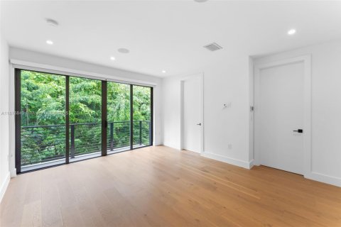 Propiedad comercial en venta en Miami, Florida, 432.92 m2 № 1922948 - foto 14