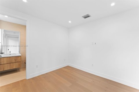 Propiedad comercial en venta en Miami, Florida, 432.92 m2 № 1922948 - foto 26