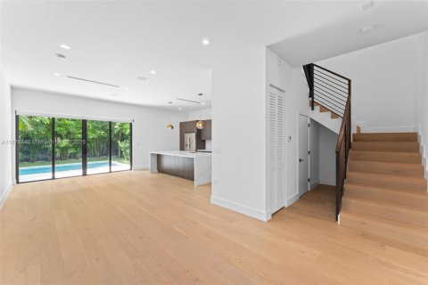 Propiedad comercial en venta en Miami, Florida, 432.92 m2 № 1922948 - foto 10