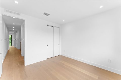 Propiedad comercial en venta en Miami, Florida, 432.92 m2 № 1922948 - foto 24