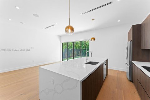 Propiedad comercial en venta en Miami, Florida, 432.92 m2 № 1922948 - foto 9