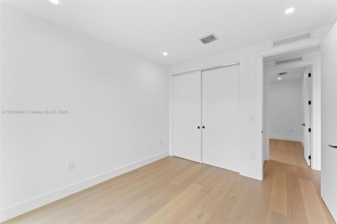 Propiedad comercial en venta en Miami, Florida, 432.92 m2 № 1922948 - foto 21
