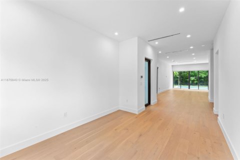 Propiedad comercial en venta en Miami, Florida, 432.92 m2 № 1922948 - foto 5