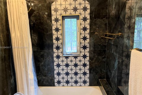 Снять в аренду виллу или дом в Корал-Гейблс, Флорида 3 спальни, 22.3м2, № 2005680 - фото 21