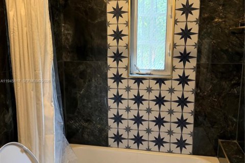 Снять в аренду виллу или дом в Корал-Гейблс, Флорида 3 спальни, 22.3м2, № 2005680 - фото 22