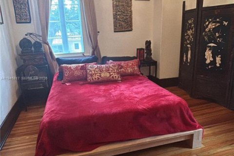 Снять в аренду виллу или дом в Корал-Гейблс, Флорида 3 спальни, 22.3м2, № 2005680 - фото 9