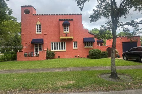 Снять в аренду виллу или дом в Корал-Гейблс, Флорида 3 спальни, 22.3м2, № 2005680 - фото 4