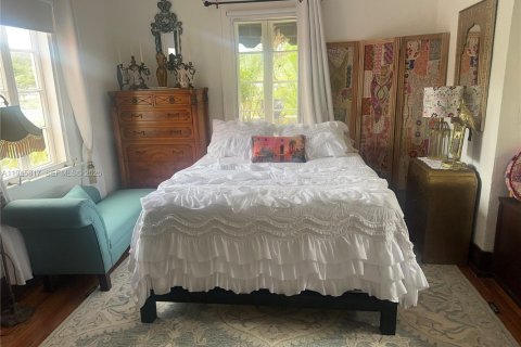 Снять в аренду виллу или дом в Корал-Гейблс, Флорида 3 спальни, 22.3м2, № 2005680 - фото 8