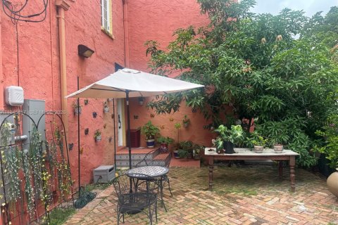 Снять в аренду виллу или дом в Корал-Гейблс, Флорида 3 спальни, 22.3м2, № 2005680 - фото 16