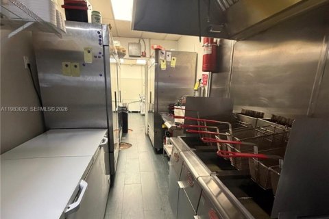 Коммерческая недвижимость в Дорал, Флорида № 2049881