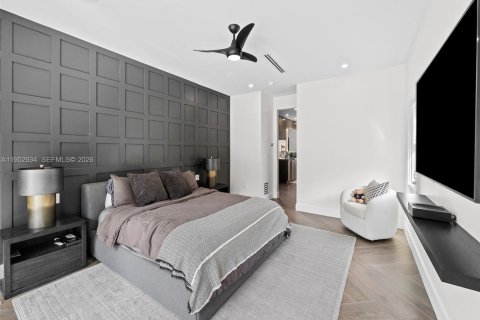 House in Coral Gables, Florida 4 bedrooms, 335.38 sq.m. № 2008834 - photo 21