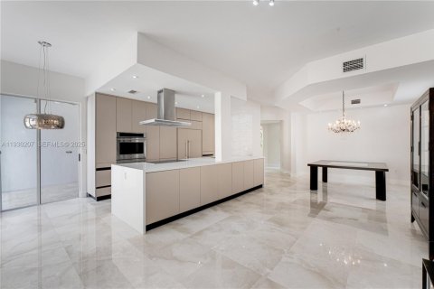 Купить виллу или дом в Авентура, Флорида 5 спален, 267.28м2, № 2034245 - фото 2