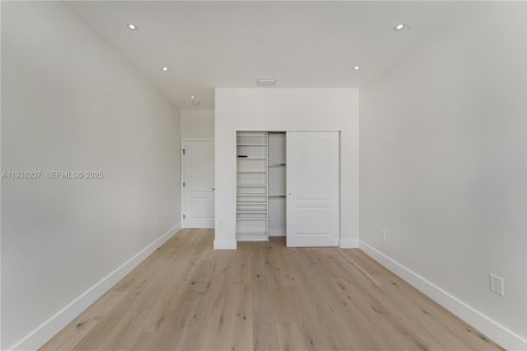 Купить виллу или дом в Авентура, Флорида 5 спален, 267.28м2, № 2034245 - фото 12