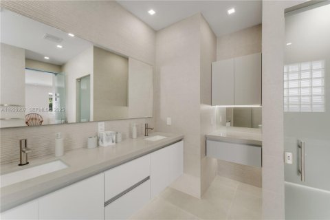 Купить виллу или дом в Авентура, Флорида 5 спален, 267.28м2, № 2034245 - фото 9