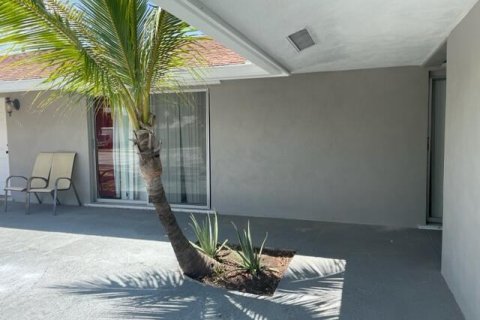 Condo in North Palm Beach, Florida, 2 bedrooms № 2147325 - photo 17