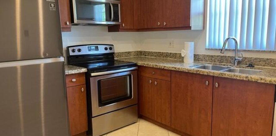 Condo in North Palm Beach, Florida, 2 bedrooms № 2147325