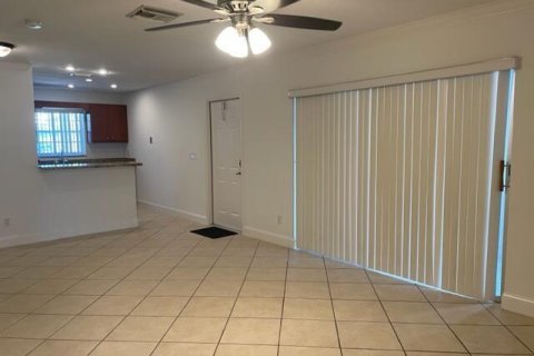 Condo in North Palm Beach, Florida, 2 bedrooms № 2147325 - photo 5