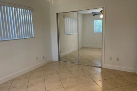 Condo in North Palm Beach, Florida, 2 bedrooms № 2147325 - photo 10