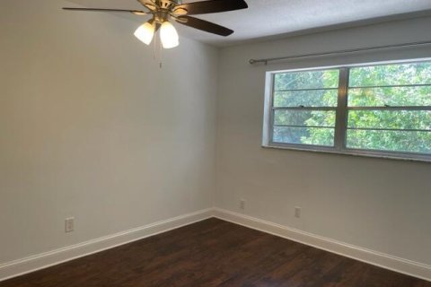 Condo in North Palm Beach, Florida, 2 bedrooms № 2147325 - photo 11