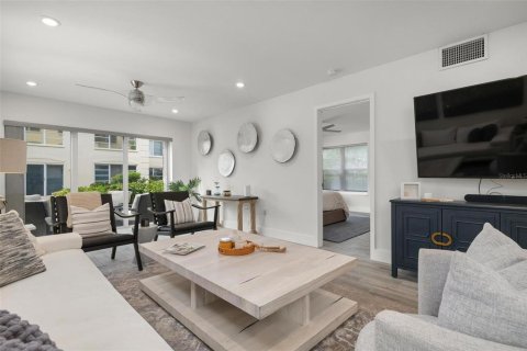 Condominio en alquiler en Longboat Key, Florida, 2 dormitorios, 100.8 m2 № 1883410 - foto 11
