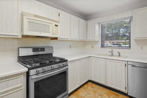 Condo in Saint Petersburg, Florida, 2 bedrooms  № 1905655 - photo 10