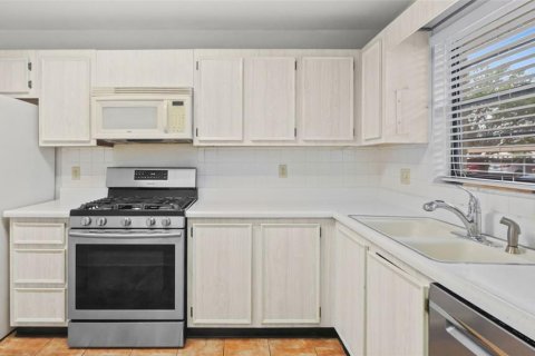 Condo in Saint Petersburg, Florida, 2 bedrooms  № 1905655 - photo 9