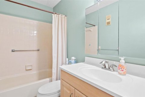 Condo in Saint Petersburg, Florida, 2 bedrooms  № 1905655 - photo 19