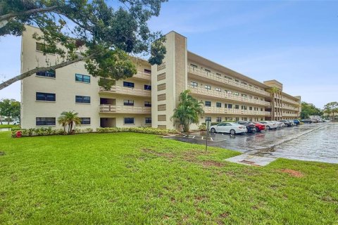 Condo in Saint Petersburg, Florida, 2 bedrooms  № 1905655 - photo 27