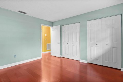 Condo in Saint Petersburg, Florida, 2 bedrooms  № 1905655 - photo 18