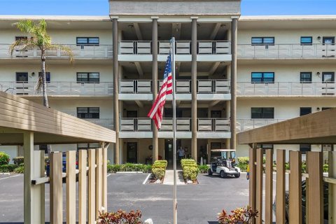 Condo in Saint Petersburg, Florida, 2 bedrooms  № 1905655 - photo 26
